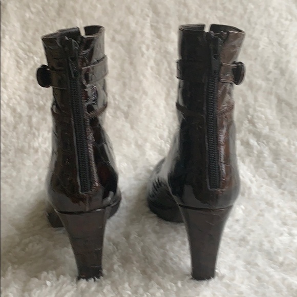 Stuart Weitzman Tortoise Brown Booties. 7 - Picture 4 of 6